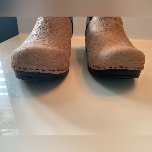 Bjork shoes | Swedish comfort | brown tooled floral clog mu|e | Size 9 Eur 39-40 - Picture 11 of 16